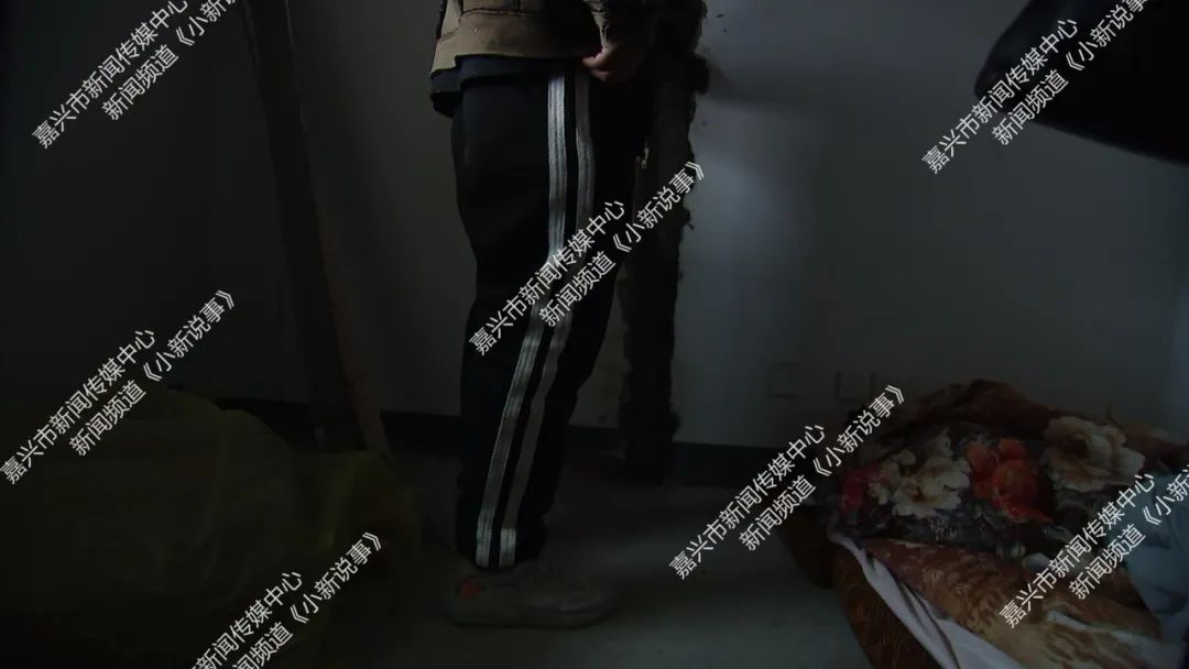 DƬ